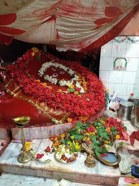 সাঁইথিয়া স্টেশনের কাছে অবস্থিত নন্দীপুরে দেবীর কণ্ঠহার পড়েছিল বলে মনে করা হয়। এখানে দেবী নন্দিনী নামে পূজিত হন। 