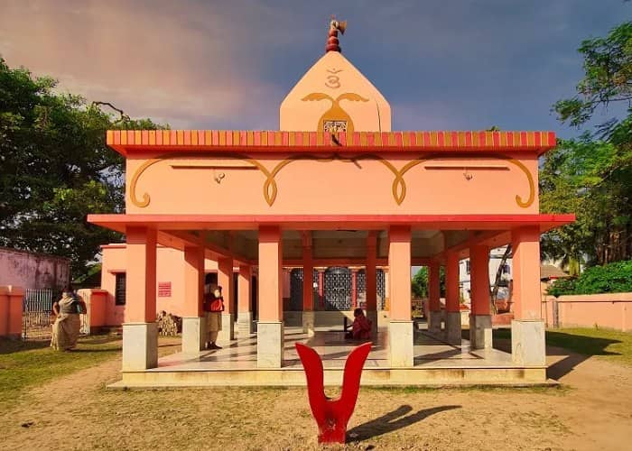 বর্ধমানের অজয় নদীর ধারে কেতুগ্রামে অবস্থিত বহুলা। এখানে দেবীর বাম বাহু পড়েছিল, তাই দেবীর নাম বহুলা। 