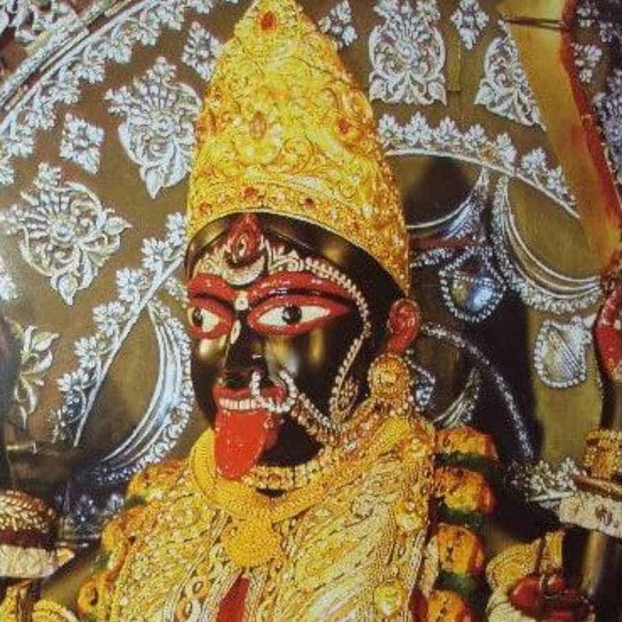 প্রতি বছর কালীপুজোর দিন দেবীর নতুন মূর্তির স্থাপন করা হয়। পরের বছর কালীপুজোর আগের দিন সেই মূর্তি বিসর্জন দেওয়া হয়। 