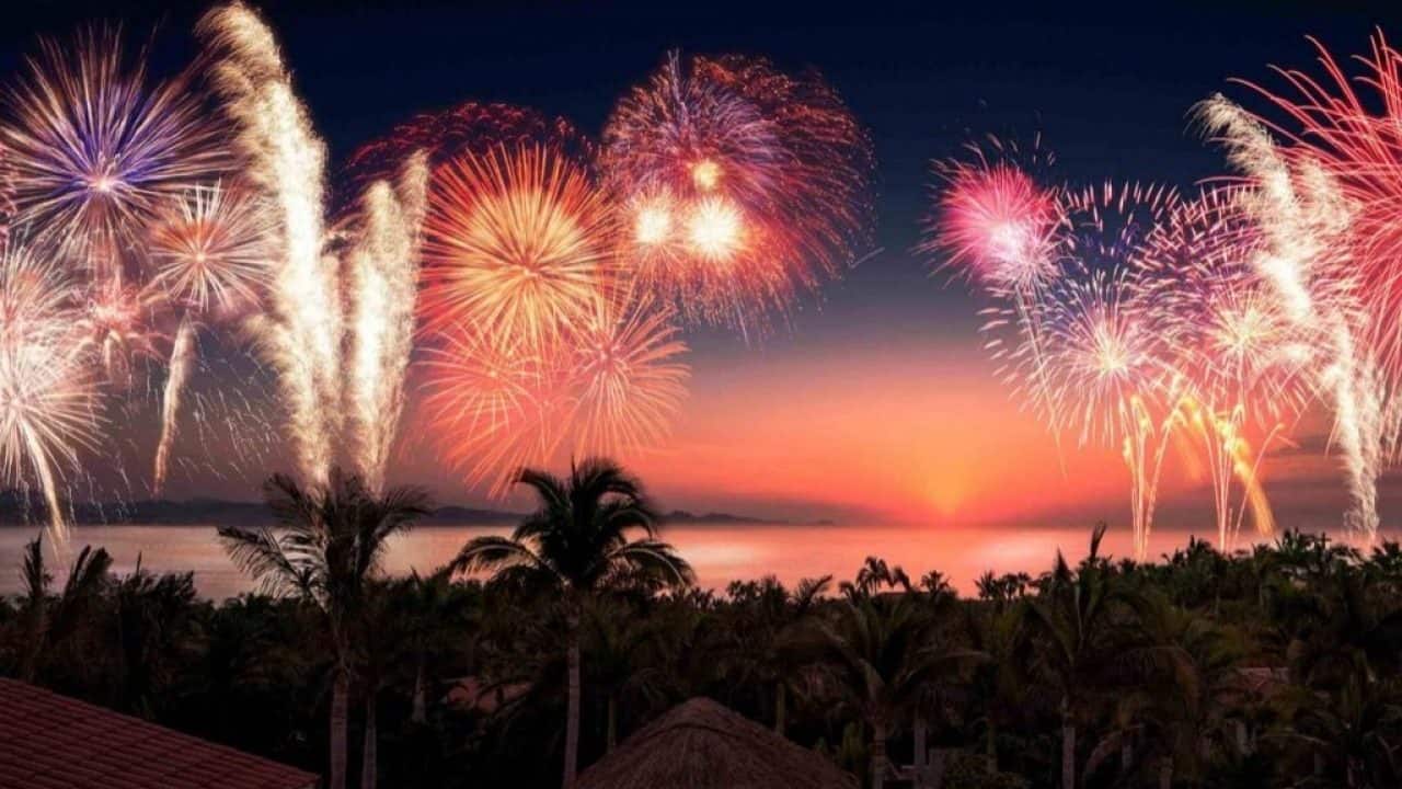  ছাড়া কম খরচে একই সঙ্গে ভ্রমণ ও দীপাবলির আমেজ নিতে চাইলে গোয়ার সৈকত দারুণ বিকল্প হতে পারে। এ ক্ষেত্রে খরচ ধরে রাখুন ১ লক্ষ। 