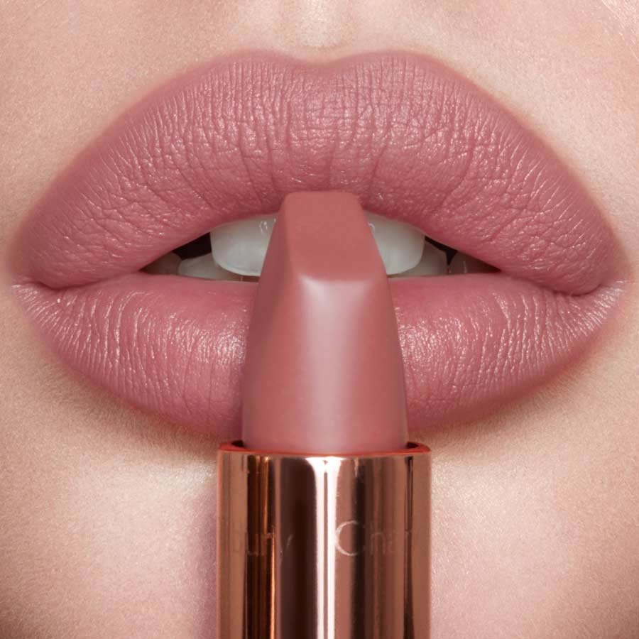 সফ্‌ট ন্যুড গোলাপি লিপস্টিক।