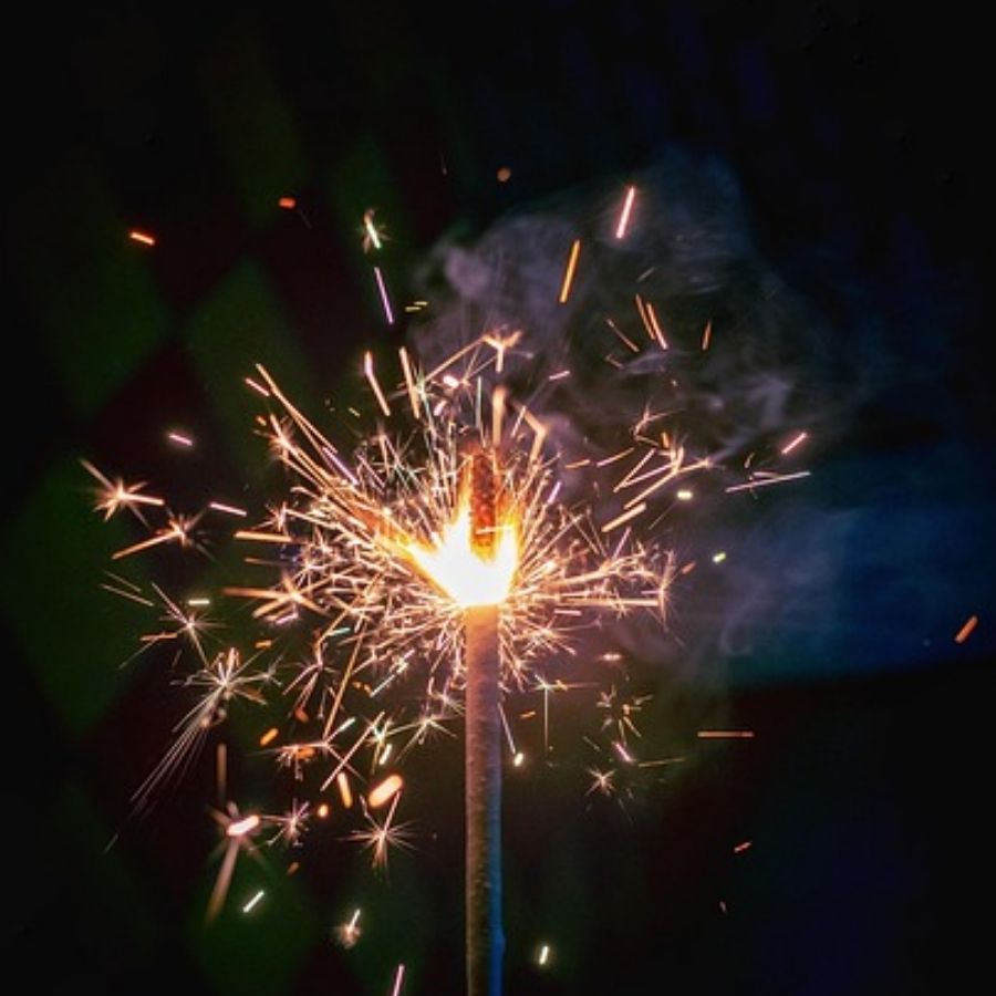 কিন্তু দামটাও একটা বড় প্রশ্ন। সস্তায় বাজি পেতে হলে কিছু বিশেষ জায়গার ঢুঁ দিলেই মিলবে সমাধান। 