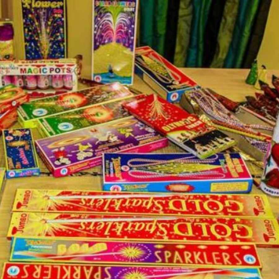 কলকাতার বাজি বাজারগুলি সম্পর্কে শোনা যাচ্ছে, আগামী ১৪ অক্টোবর থেকে ২০ অক্টোবর পর্যন্ত চলবে এগুলি। 