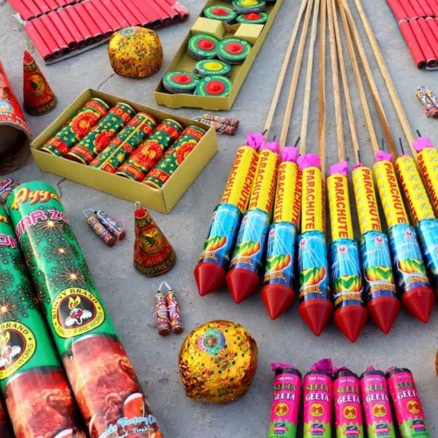  তবে এ ক্ষেত্রে রয়েছে বেশ কিছু শর্ত। বিক্রি করা যাবে না কোনও রকম শব্দ বাজি। 