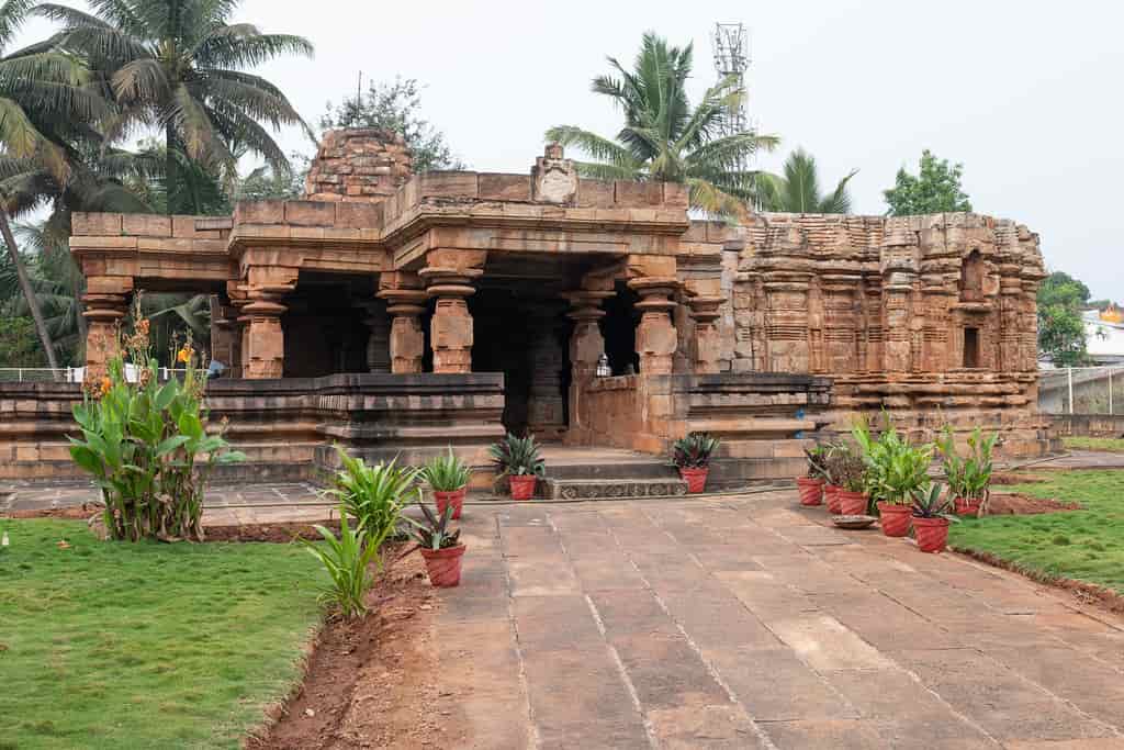 বনশঙ্করী মন্দিরও কর্ণাটকে অবস্থার। দেবী বনশঙ্করী আদতে শাকম্বরী দেবীর রূপ। এই মন্দিরে রাহুকালের সময় অনুযায়ী পুজো হয়। 