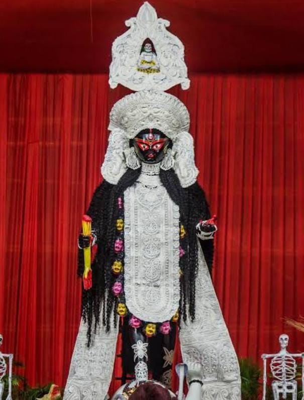 আর কেওড়াতলা মহাশ্মশানের শ্মশান কালী তো আছেই। ( এই প্রতিবেদনটি ‘আনন্দ উৎসব’ ফিচারের একটি অংশ)।