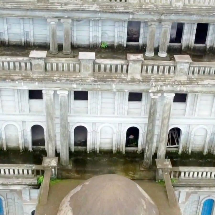 স্থানীয় সূত্রে জানা গেছে, এটি হয়তো কোনও বাসভবন বা রিসর্ট হিসাবে তৈরি হচ্ছে।