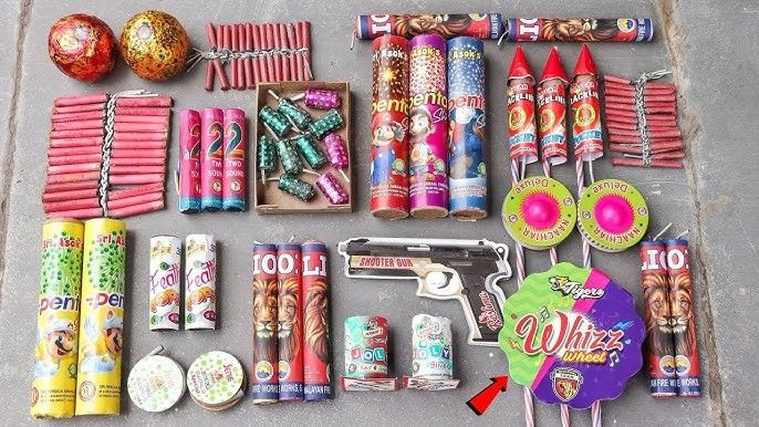 উত্তরের জেলা কোচবিহারে যেমন দেখা মিলছে চার নতুন ধরনের বাজির। এদের মধ্যে একটি হল 'গ্যাস সিলিন্ডার বাজি'! এ বছর যা মানুষকে আকৃষ্ট করছে বলে শোনা যাচ্ছে।