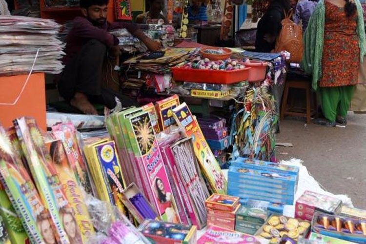 এ ছাড়াও, বেশ কিছু নতুন ধরনের বাজির হদিস মিলছে। এদের মধ্যে কয়েকটি হল 'গ্র্যান্ড স্ল্যাম' ও 'জাম্পিং মাঙ্কি'। 'সিঙ্গিং ডল' নামেও একটি বাজি পাওয়া যাচ্ছে।