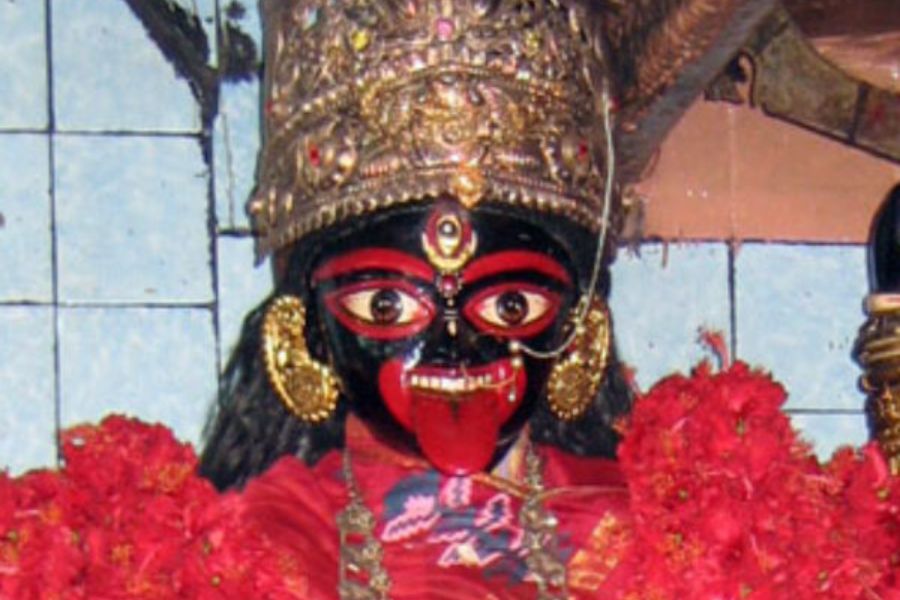 তবে এ দাবি যে অসত্য তা লিখে গিয়েছেন ঐতিহাসিক রাধারমণ মিত্র। ‘কলকাতা দর্পণ’ বইতে তিনি লিখেছেন, অ্যান্টনি কবিয়ালের সঙ্গে ফিরিঙ্গি কালীবাড়ির কোনও সম্পর্ক নেই। 