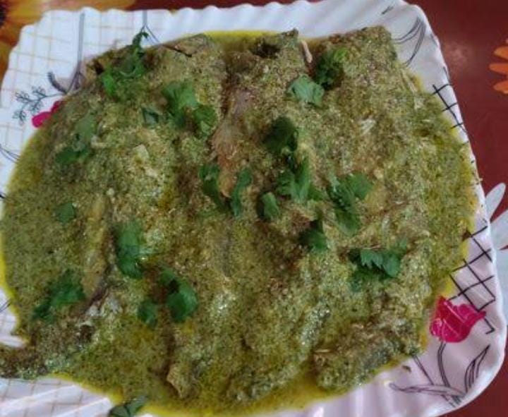 সবুজ পাবদা বানাতে যেমন কম সময় লাগে তেমনই কম উপকরণে হয়ে যায় এই রান্না। 