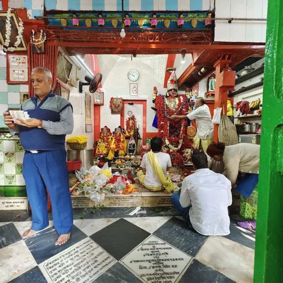 আশপাশের অঞ্চলে বহু ফিরিঙ্গির বসবাস ছিল। সেকালে বসন্তের খুব প্রকোপও ছিল। তখন বসন্ত ছিল মারণ রোগ। বসন্তে ভোগা রোগীদের টোটকা দিতেন শ্রীমন্ত। তাতে রোগীরা ভাল হয়ে উঠতেন। 