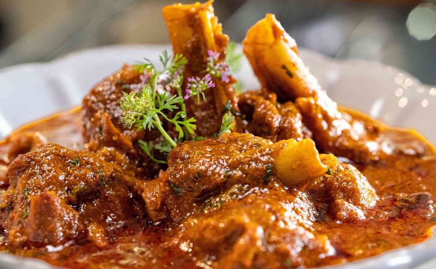 আর দ্বিতীয়ত, ঘন ঘন বলি দেওয়ার জন্য লোকবলেরও অভাব ছিল। এ ছাড়াও, ঘন ঘন বলি দেওয়ার জন্য আর্থিক অনটনও দেখা দেয়। এই সমস্যা সমাধানের জন্য একটি নতুন উপায় বার করা হল।