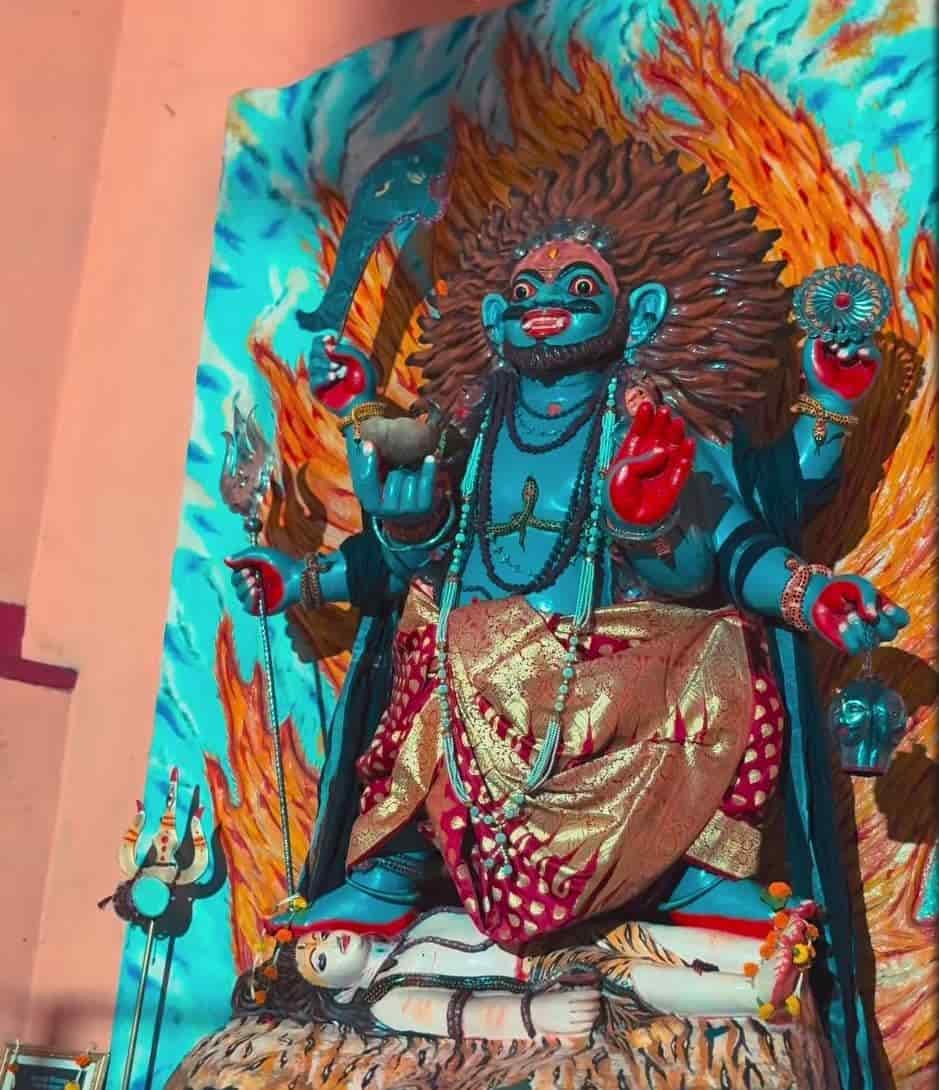 মন্দিরে মা পুজো পান ‘তারাশঙ্করী’ রূপে। এঁর রূপ ভয়ঙ্কর, তবে ভক্তের কাছে তিনি করুণাময়ী। 