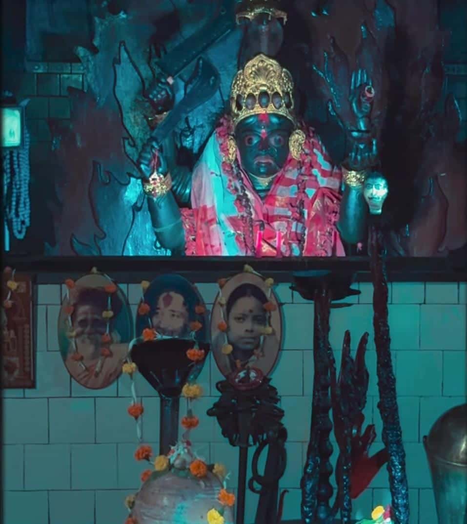 এই মন্দিরের প্রতিটি কোণে লুকিয়ে আছে বহু গোপন কথা। 