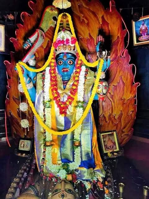 বলা হয়, কিছু গোপন আচার সাধারণ মানুষের দেখা নিষিদ্ধ।