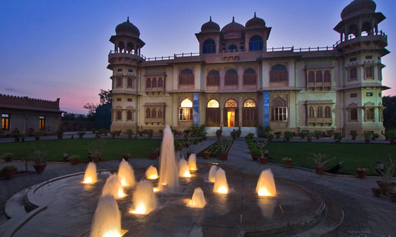 দেশের বিভিন্ন প্রান্তে ছড়িয়ে-ছিটিয়ে থাকা জায়গা ও বাড়ি সম্পর্কে এমন অনেক গল্প রয়েছে, যেগুলি নিছকই ‘গল্প’ বলেও যেমন উড়িয়ে দেওয়া যায় না, তেমনই তার ব্যাখ্যা খুঁজতে গেলেও হাত কামড়াতে হয়। 