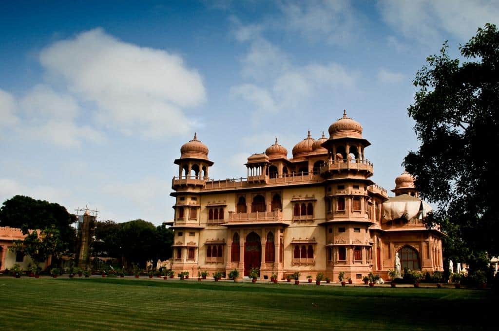 কথিত আছে, এই প্রাসাদের নীচে একটি গোপন সুড়ঙ্গও রয়েছে যা প্রাসাদের মধ্য দিয়ে গিয়ে উন্মুক্ত হয় করাচির এক প্রসিদ্ধ মন্দিরে। 