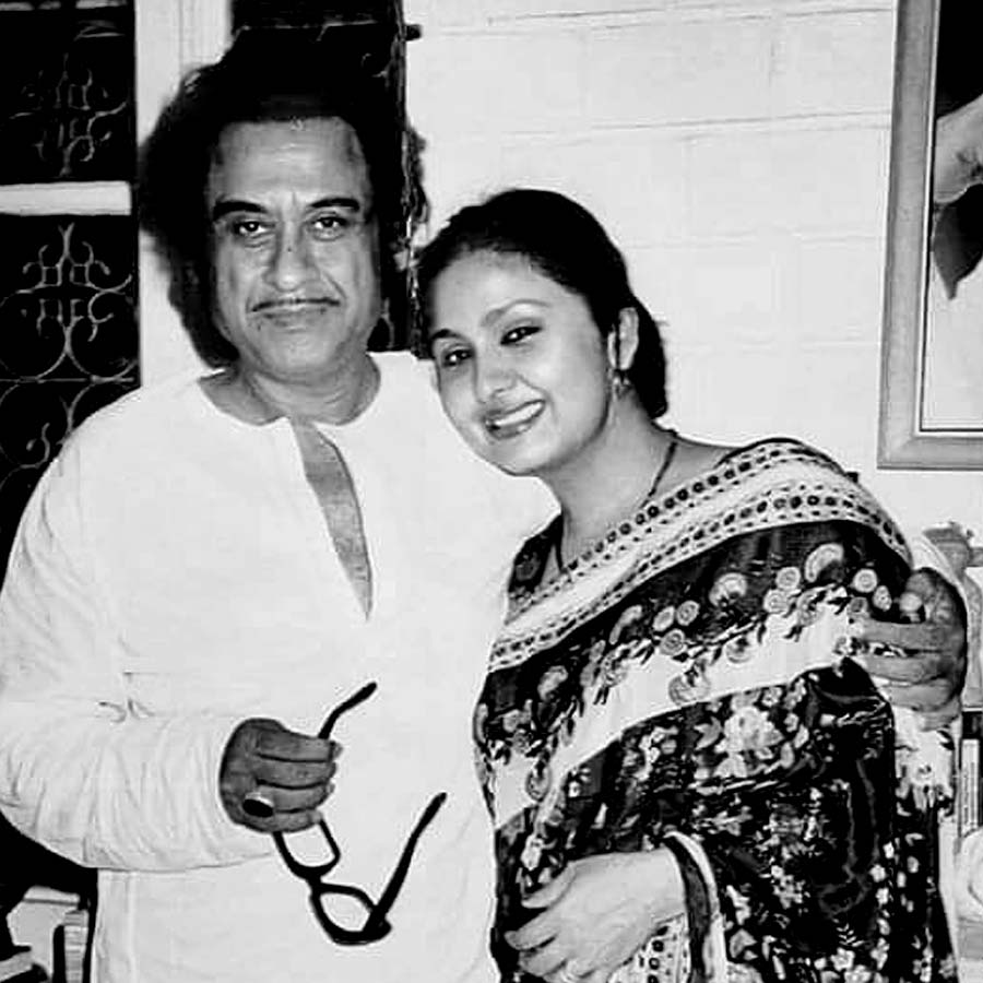 লীনার সঙ্গে কিশোরকুমার। ছবি: সংগৃহীত।