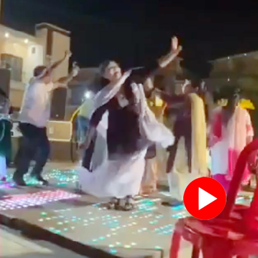 Punjab woman collapses from heart attack during Karwa Chauth dance, viral video captures her final moments dgtl