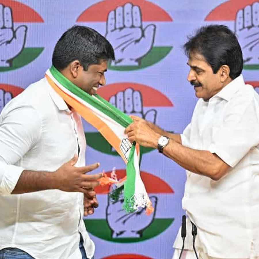 Former IAS Officer Kannan Gopinathan who resigned from service to protest against abrogation of article 370 has joined congress dgtl