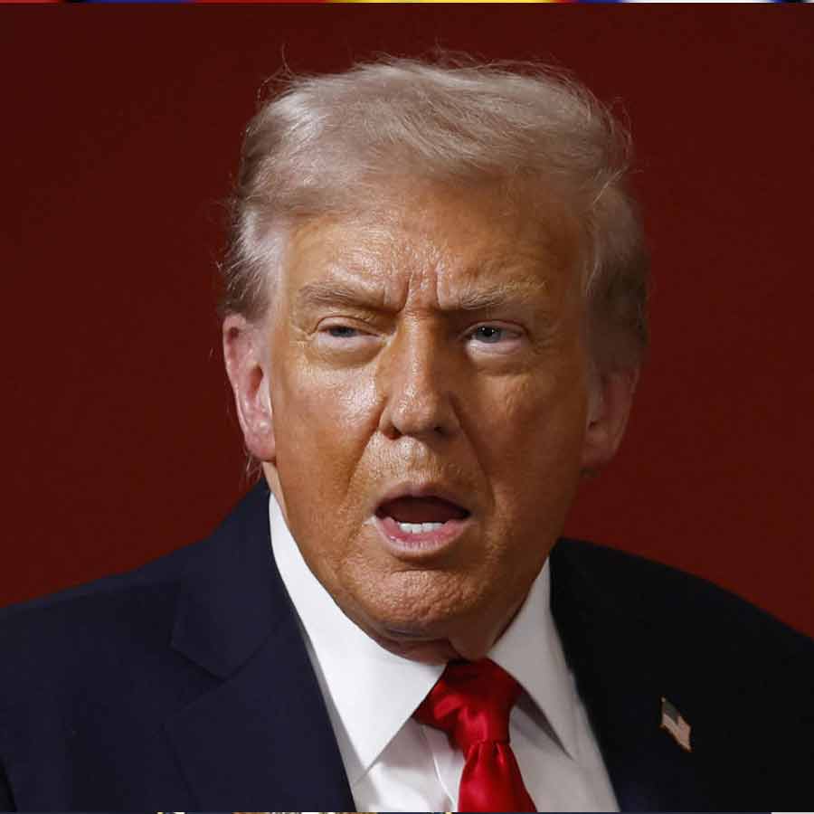 Who was Cyrus the Great depicted to US President Donald Trump by Israel 