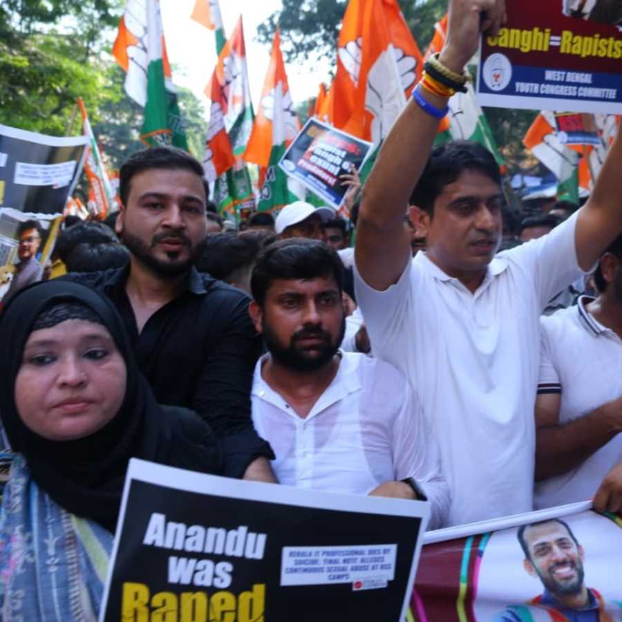 Police stops Youth Congress march to EC CEO office, Suvendu warns BLO & BLAs