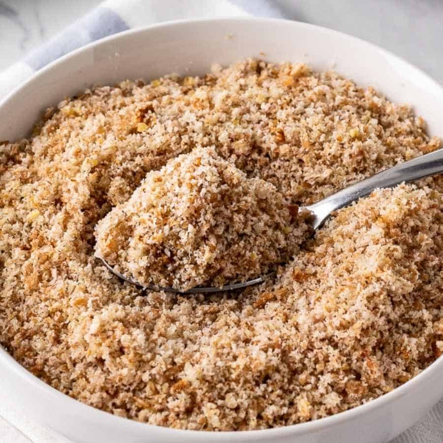 এ বার ব্রেড ক্রাম্বসে কোট করে নিন। 