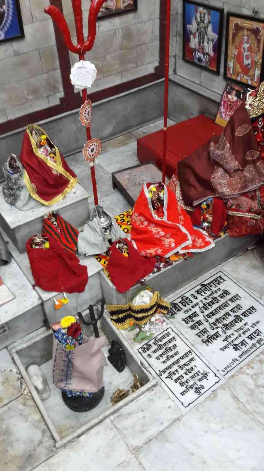 তিনি স্বপ্নে দেখেছিলেন, শোভাবাজার রাজবাড়ির পুকুরে ডাকাতরা মা কালীর মূর্তি ফেলে গিয়েছে। 