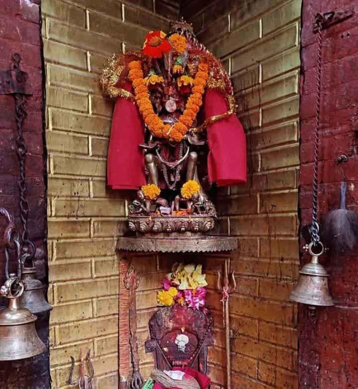 তবে এই দেবী কিন্তু রক্ত চান। কথা হচ্ছে কাঠমান্ডুর বহুল আলোচিত দেবী রক্তকালীকে নিয়ে। 