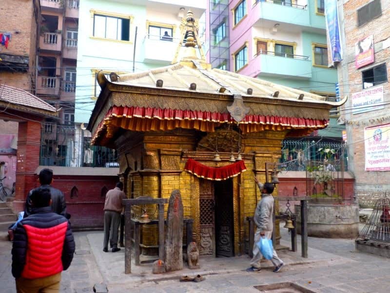  কাঠমান্ডুর নরদেবীর পথেই অবস্থিত এই মন্দির। শতাব্দীর পর শতাব্দী ধরে কতই না আধ্যাত্মিকতা, তন্ত্রসাধনা এবং নানা ঐতিহ্যের ধারক ও বাহক হয়ে দাঁড়িয়ে রয়েছে এই মন্দির। 