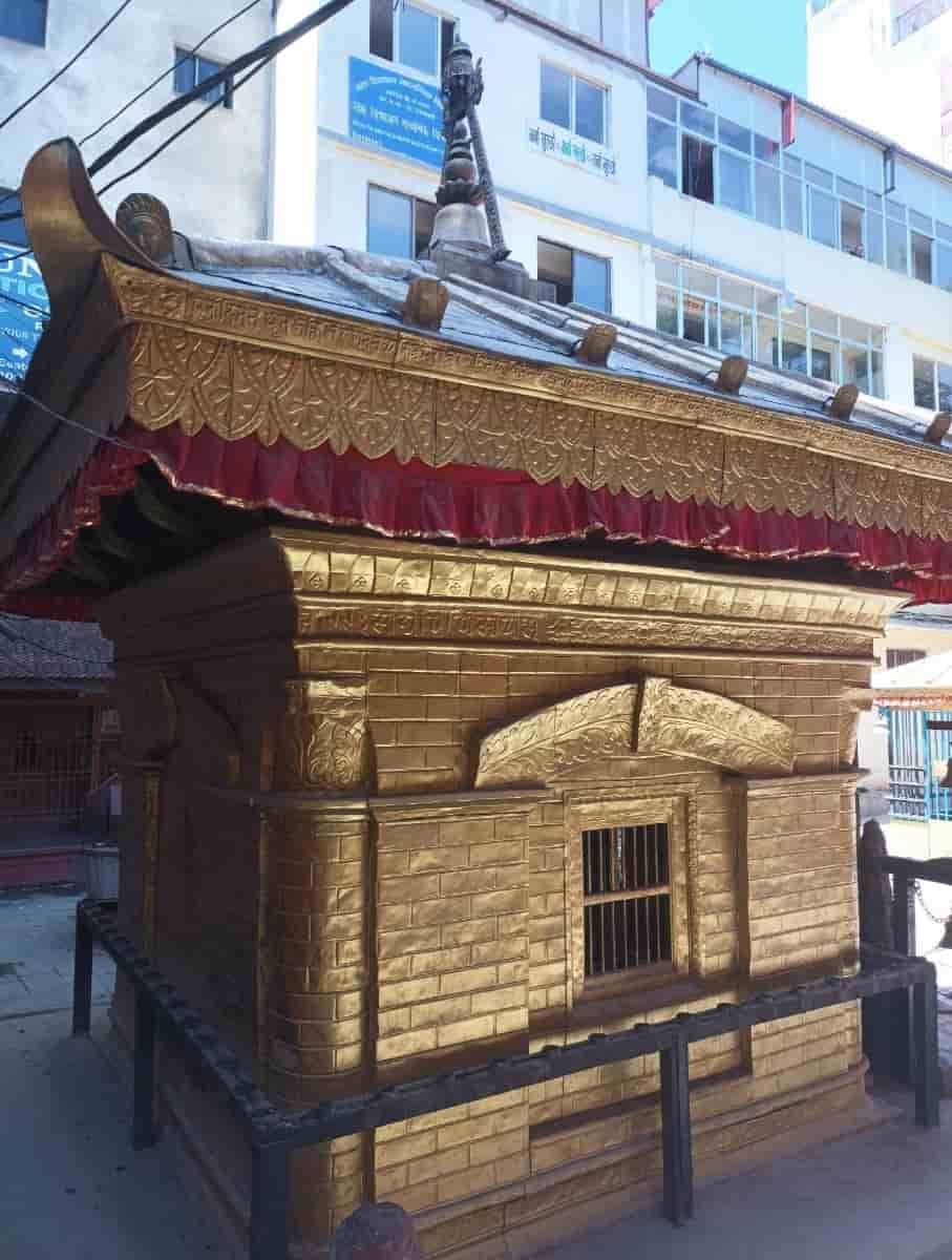 স্থানীয়রা বিশ্বাস করতেন, প্রাচীনকালে দেবীকে তুষ্ট করা হত রক্ত দিয়েই। 