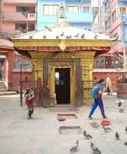 সাধারণত সকাল সকালই খুলে যায় মন্দিরের মূল ফটক। তার পরেই একে একে দর্শনার্থীদের সমাগম। 