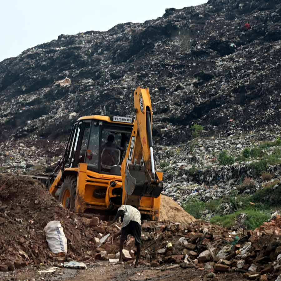Kolkata Municipality is considering bringing in a new payloader to clean up the dumping ground in Dhapa