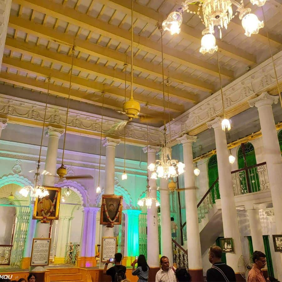 ছাতু বাবু লাটু বাবুর বাড়ির দুর্গাপুজো জনপ্রিয়। তবে এই বাড়িতেও কিন্তু কালীপুজো করা হয় সাড়ম্বরে। 