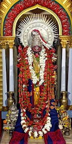 বেথুন রো-এ রয়েছে নিস্তারিণী কালী মন্দির। নানেদের কালী মন্দির নামেও এটা পরিচিত। ঈশ্বরচন্দ্র নান এই মন্দির স্থাপন করেছিলেন। এই মন্দিরে যে বিগ্রহ পূজিত হয় সেটি প্রথমে দক্ষিণেশ্বর মন্দিরের জন্য নির্মাণ করা হলেও মাপমতো না হওয়ায় সেটি এখানে এনে পুজো করা শুরু হয়। 