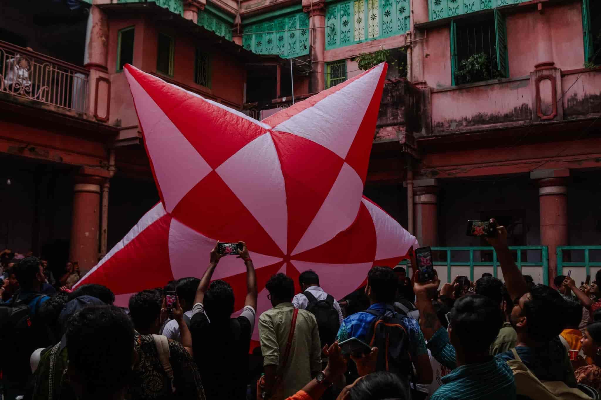 ভোলানাথ ধামে ১৯২৫ সালে প্রথম বছর ফানুস ওড়ানো হয়। সেই থেকে এই রীতি আজও চলে আসছে। 