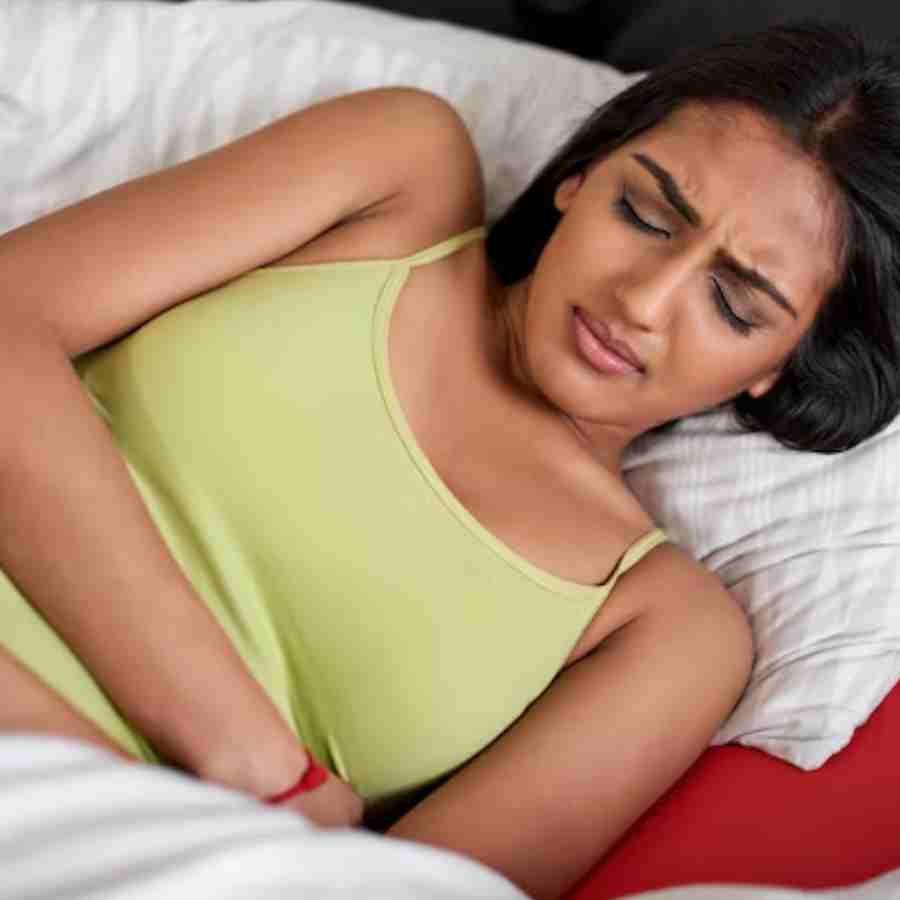 Xotin erining bekasining mushukini yalashni yaxshi koradi