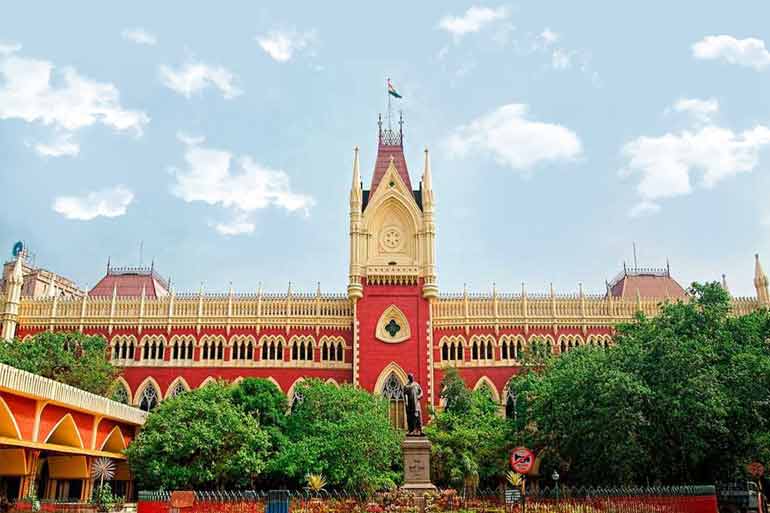 কলকাতা হাইকোর্টেও রয়েছে ‘তেনাদের’ আনাগোনা, এমনই শোনা যায়। ১৩ নম্বর কোর্ট রুম হল সেই ঘর যেখানে সব থেকে বেশি মৃত্যুদণ্ড দেওয়া হয়েছে দেশের মধ্যে। তাই এই ঘরেই নাকি তেনাদের উপস্থিতি টের পাওয়া যায়। 