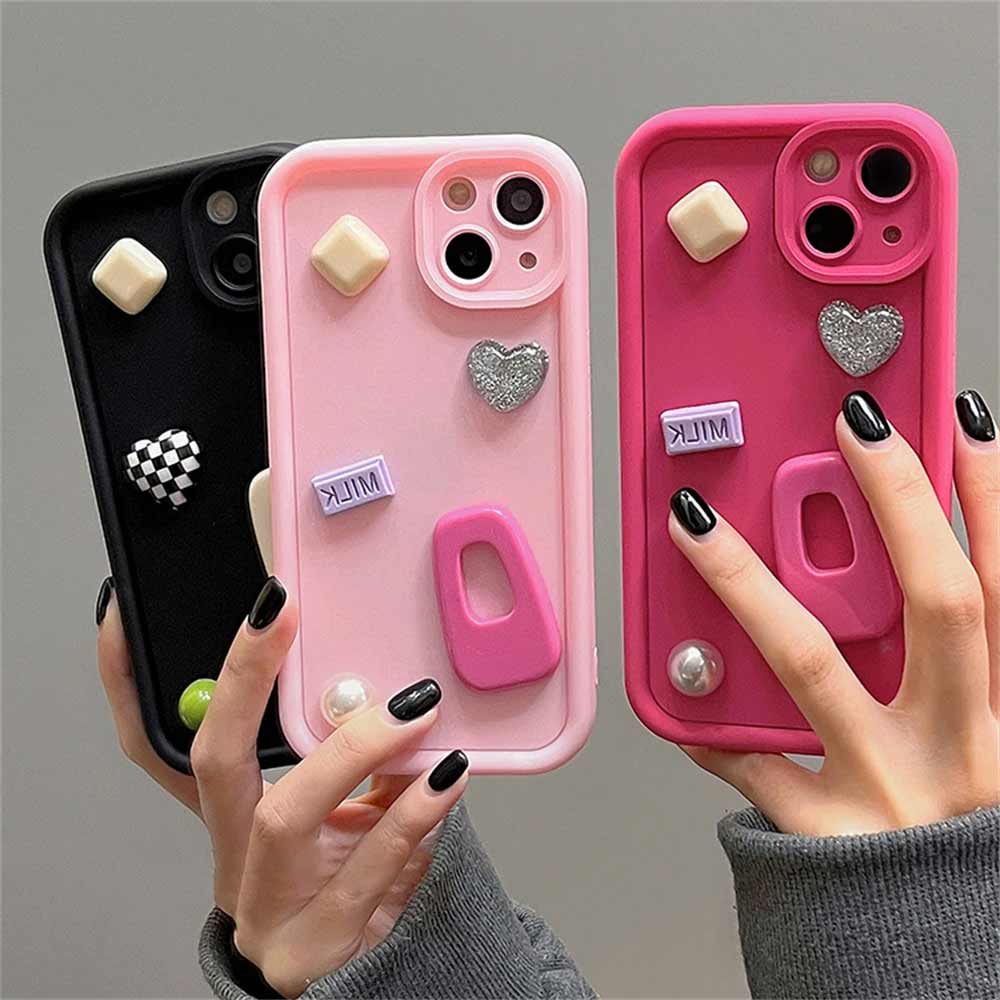 কাস্টোমাইজ় করা ফোনের কভার দিতে পারেন। 