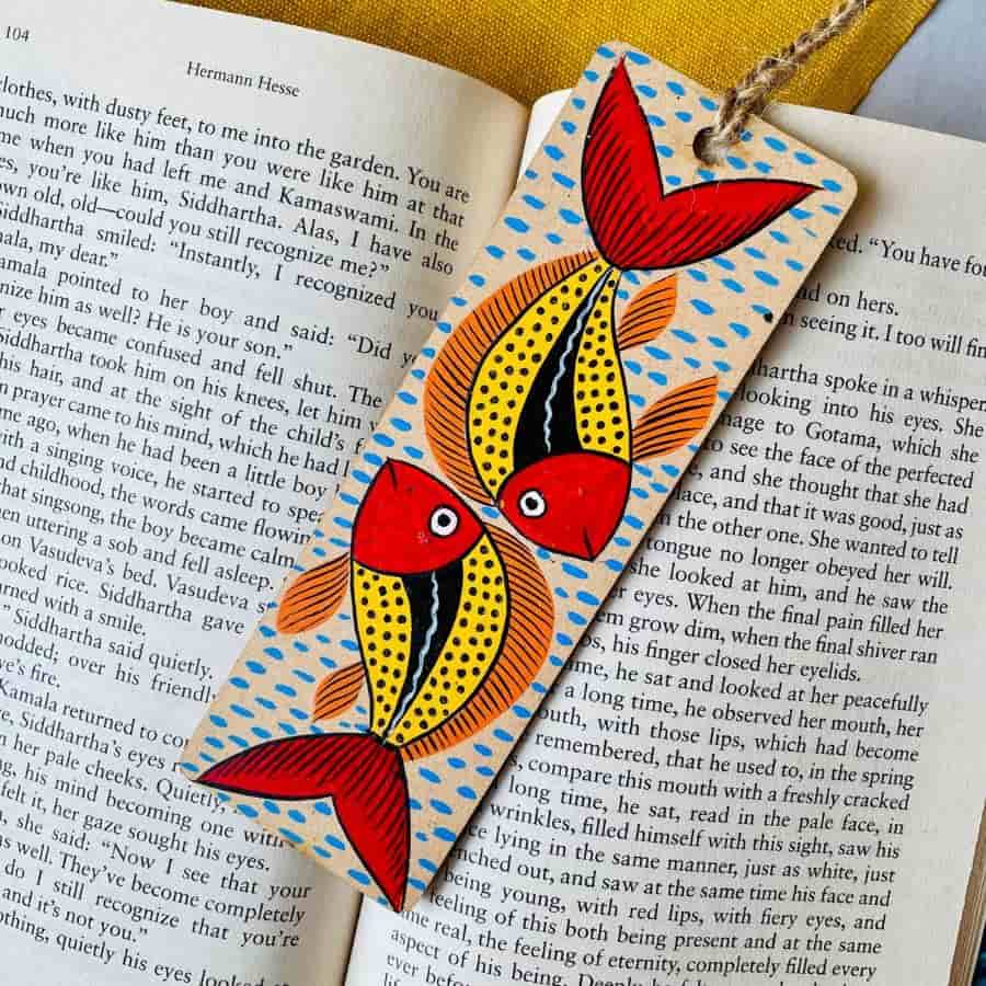 বই পড়ার অভ্যাস থাকলে দিতে পারেন বুক মার্কও।  (এই প্রতিবেদনটি ‘আনন্দ উৎসব’ ফিচারের একটি অংশ।)