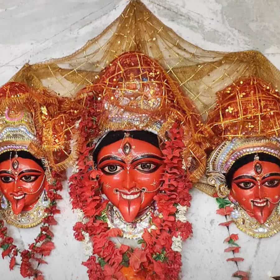 শোনা যায়, মন্দির চত্বরে যে গাছতলাটি রয়েছে, সেখানে একদা শিবদল ভূতরা নামে এক ব্যক্তি ঘুমিয়ে পড়েছিলেন। তখনই স্বয়ং দেবী মহামায়া তাঁকে স্বপ্নাদেশ দেন।