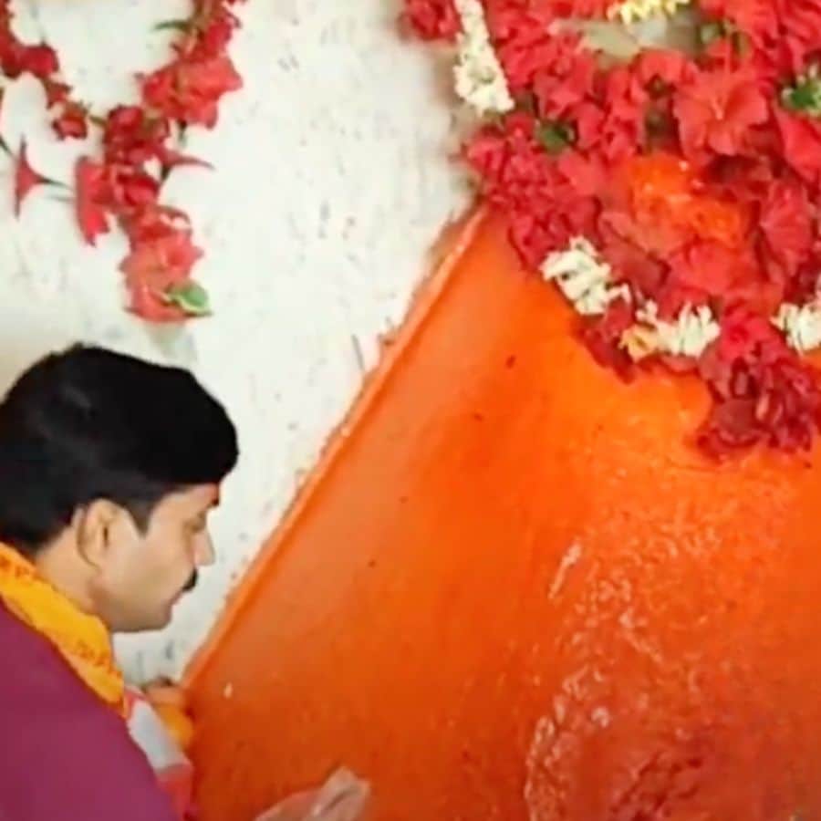 সারা বছরই ভক্তদের আনাগোনা লেগে থাকে। তবে প্রত্যেক শনি ও মঙ্গলবারে মন্দির খোলা থাকে সকাল ৮টা থেকে দুপুর ১টা পর্যন্ত।