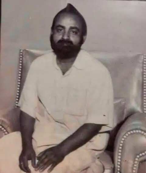 তথ্য বলছে, গোপালের জন্ম হয়েছিল বউবাজারের মলঙ্গা লেনের একটি পরিবারে। বিপ্লবী অনুকূলচন্দ্র মুখোপাধ্যায় ছিলেন তাঁর পরম আত্মীয়। 