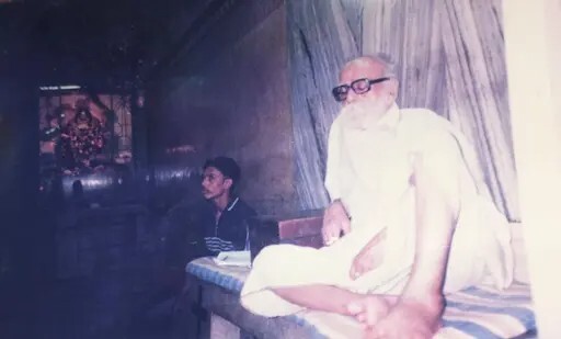 এ হেন গোপালচন্দ্র অনেক অল্প বয়স থেকেই মাংসের দোকান চালাতেন। যে কারণে প্রয়াত মুখ্যমন্ত্রী বিধানচন্দ্র রায় তাঁকে ভালোবেসে 'গোপাল পাঁঠা' বলে ডাকতেন! সেই থেকেই তিনি ওই নামে সকলের কাছে পরিচিত হন। 