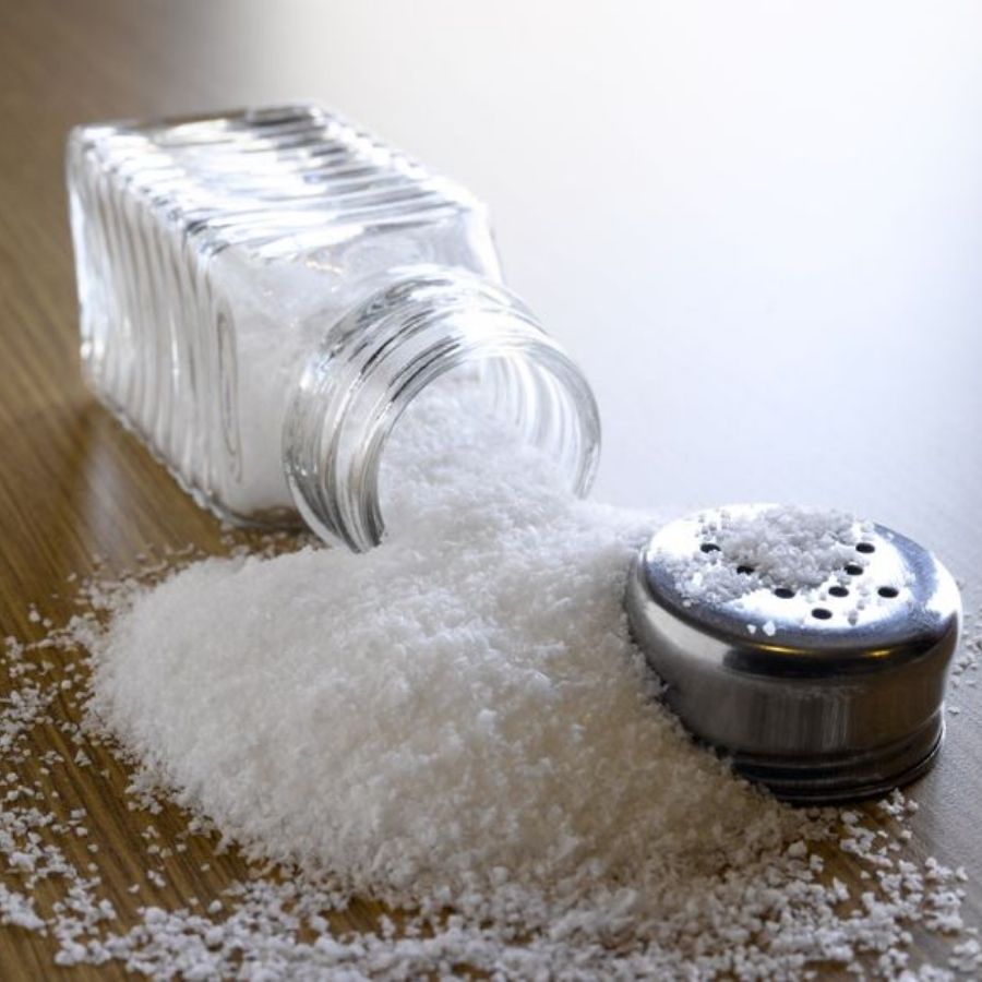 দিয়ে দিন স্বাদ মতো নুন। 