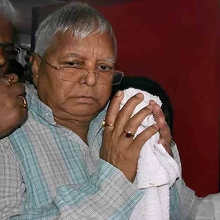 Lalu Prasad Yadav and his family allegedly charged in IRCTC Hotel corruption amid Bihar assembly election, know the scam 