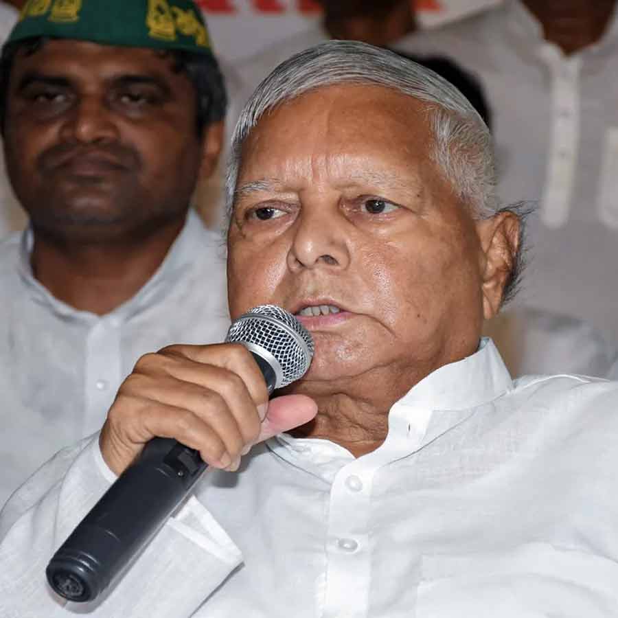 Lalu Prasad Yadav and his family allegedly charged in IRCTC Hotel corruption amid Bihar assembly election, know the scam 