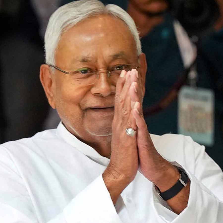 Lalu Prasad Yadav and his family allegedly charged in IRCTC Hotel corruption amid Bihar assembly election, know the scam 