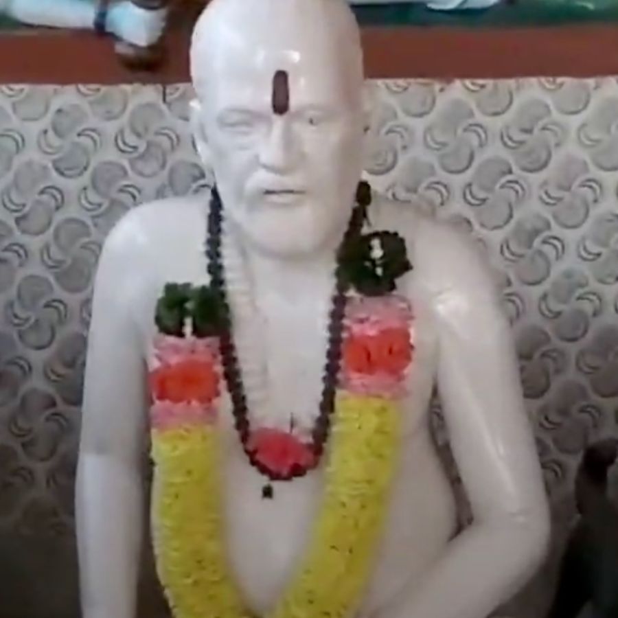 প্রথমেই বলে রাখা ভাল, পরিবেশটা ভারী শান্ত। সবুজ আর স্নিগ্ধতার এক নিবিড় বুনন।